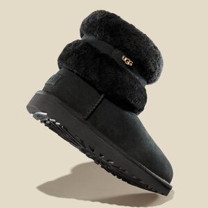 UGG FLUFF MINI BELTED BOOT - BLACK SIZE 9  (NEW WITH TAGS)